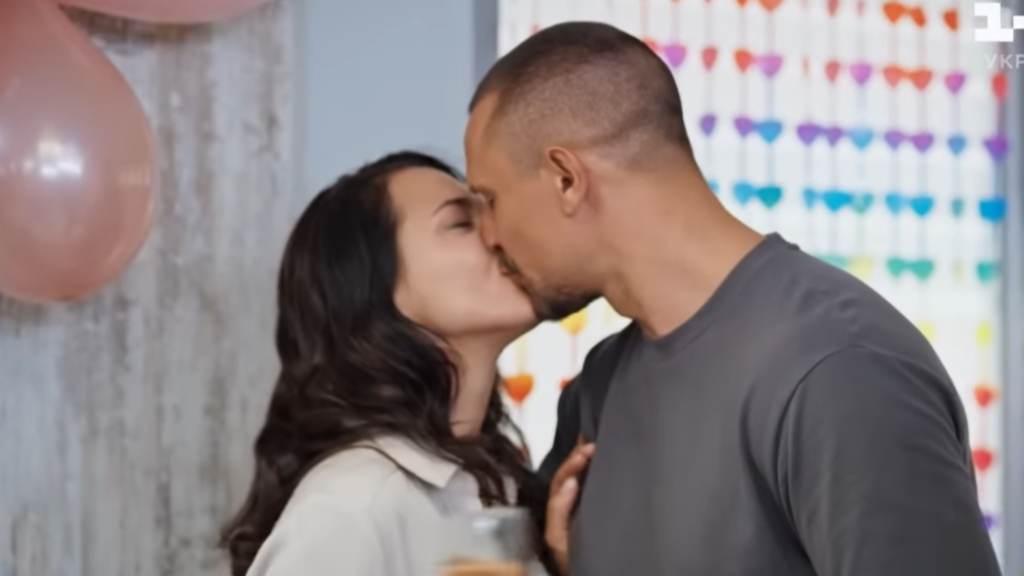 Андрій Балюк та Лілія Ластівка - романтичний момент у серіалі Жіночий лікар. Нове життя 3 сезон