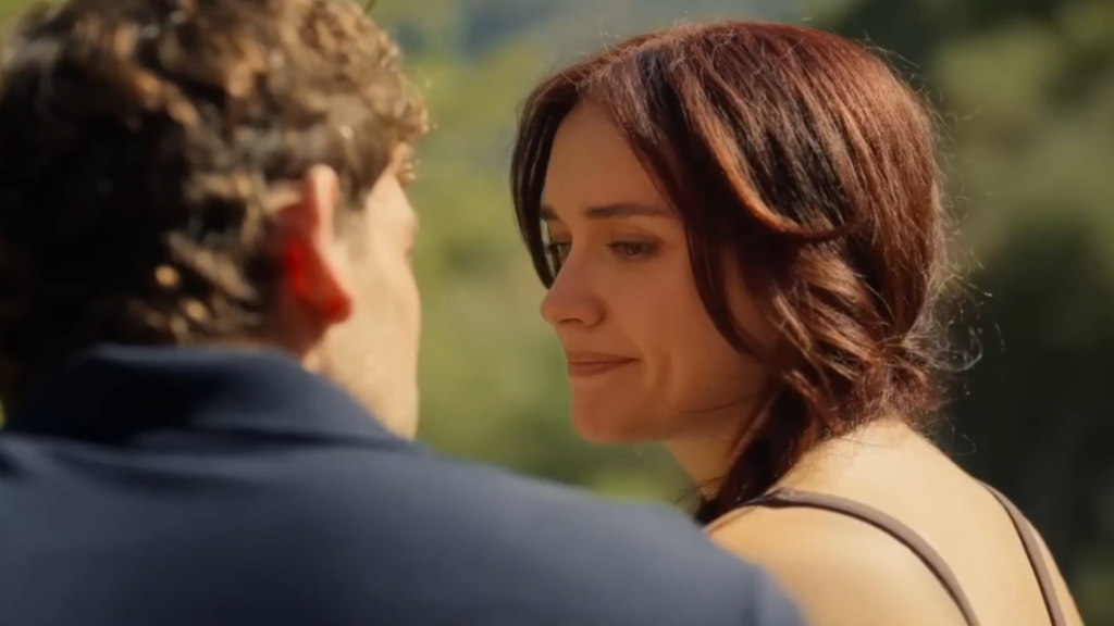 Олівія Кук у ролі Чері серіал Дівчина The Girlfriend 2025