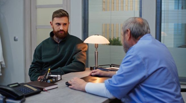 Віктор Романчук повертається після фронту у Жіночому лікарі