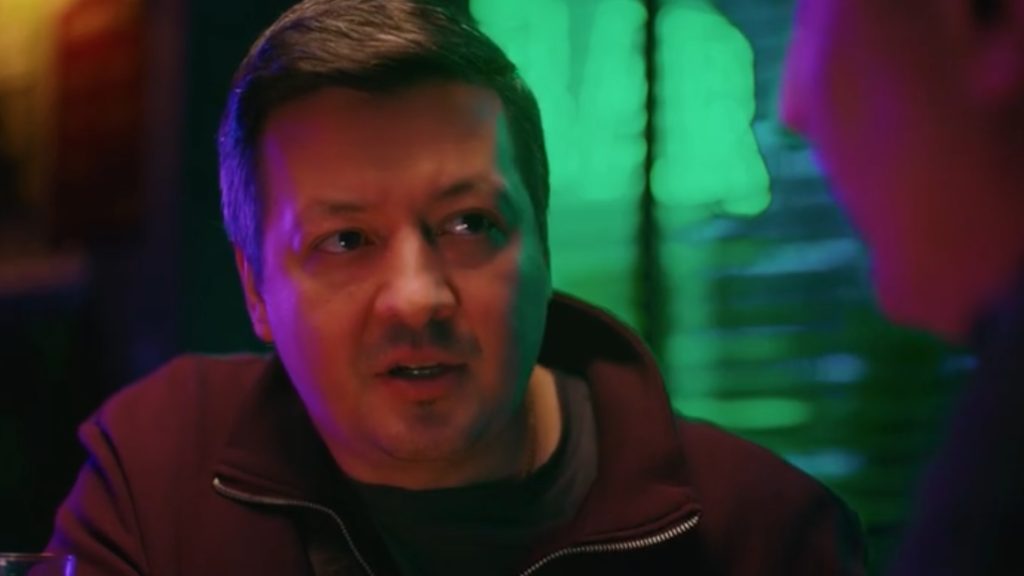 Емоційний момент із міні-серіалу «Ховаючи колишню»