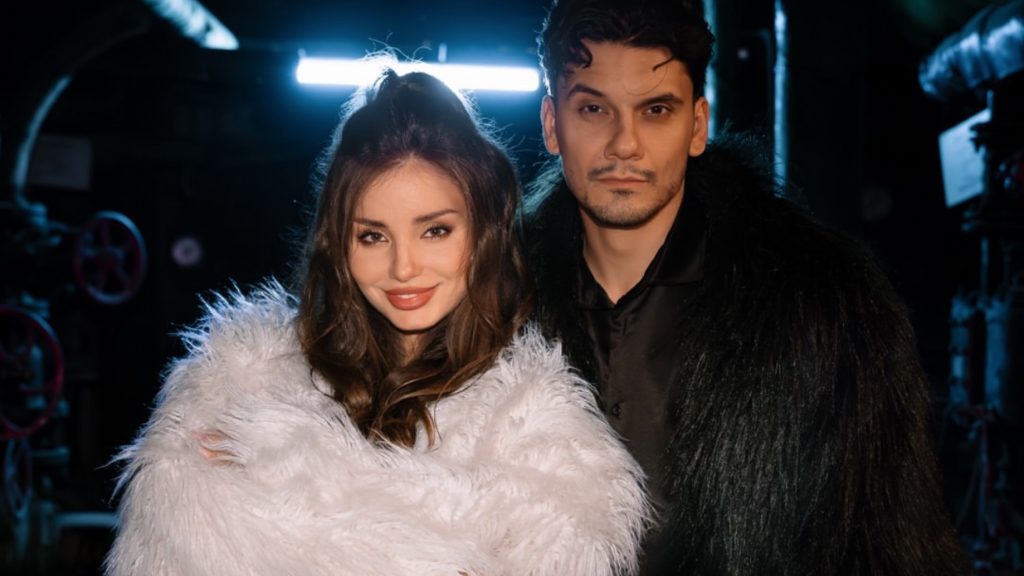 Комедійна сцена у святковому мінісеріалі «Викрадена на Різдво»