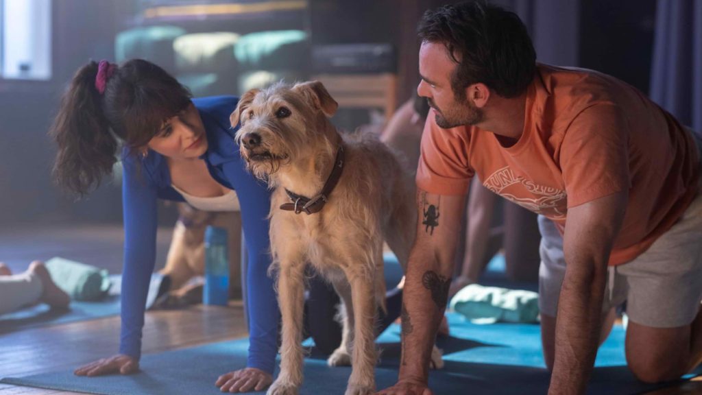 Чарлі Кокс і Зої Дешанель у фільмі Мерв — кадр з трейлера