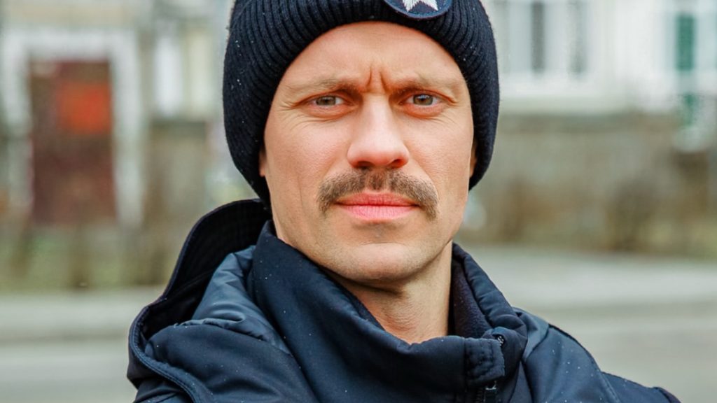 Поліцейський Петя — кадр із серіалу Обмежено придатні