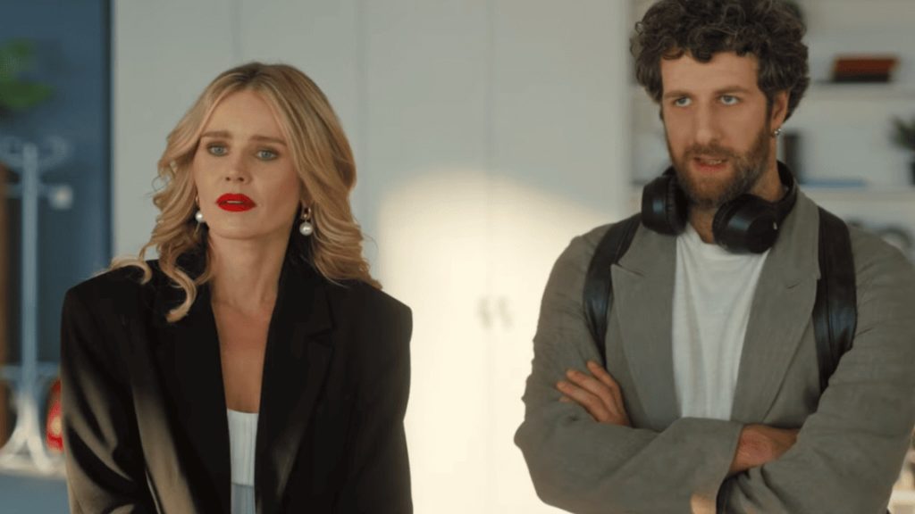 Головні герої фільму Випробувальний термін у сцені з рекламної агенції