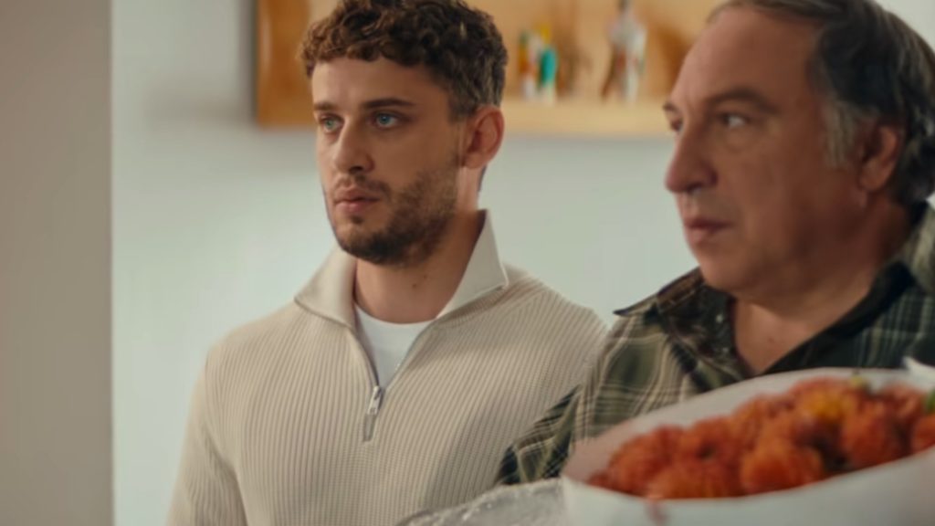 Кумедна сцена з українського фільму «Ну мам»