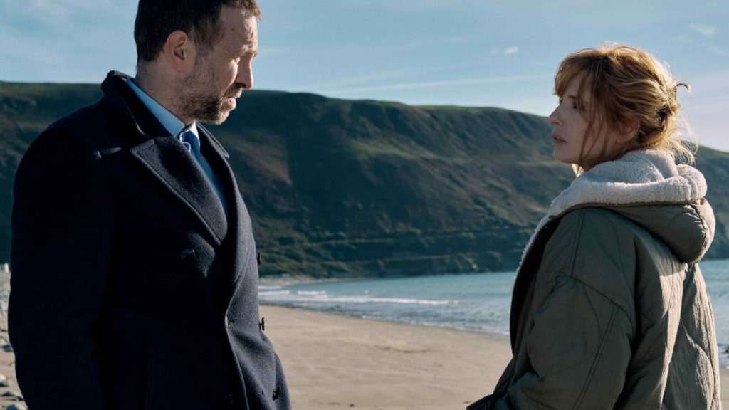 Келлі Райллі та Рейф Сполл у кримінальному трилері «Під солончаком»