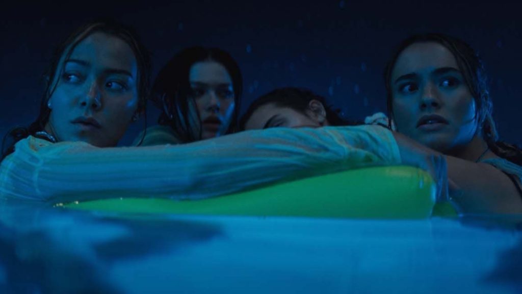 Сцена біля басейну з фільму жахів «Примат» (2026)